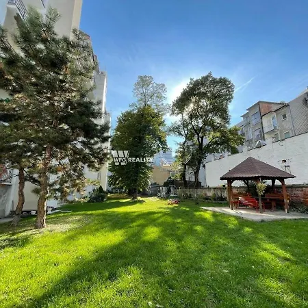 In The Center Of شقة براتسيلافا